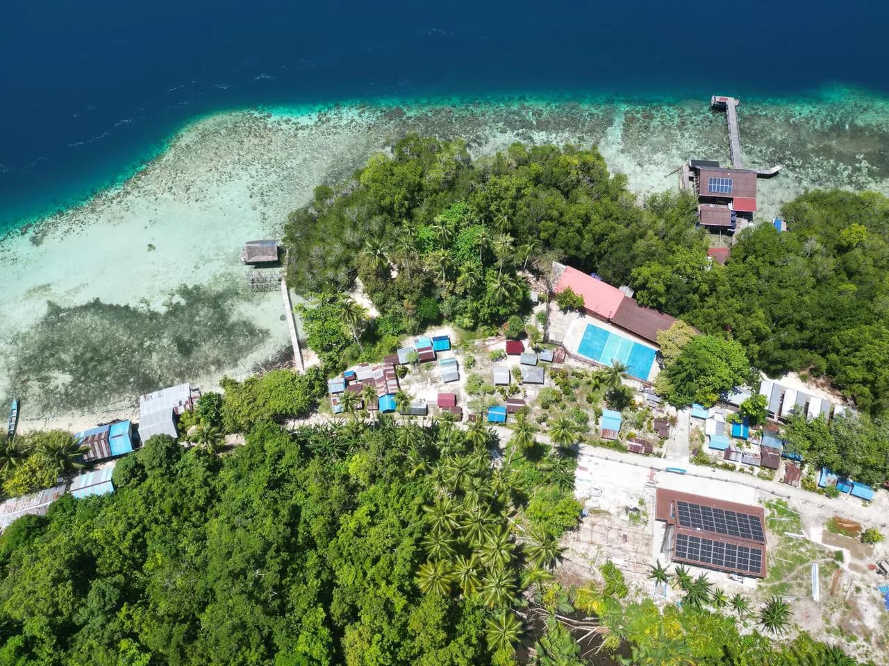 Blue Ocean School in Sawinggrai, Raja Ampat, Indonesia, project image 2