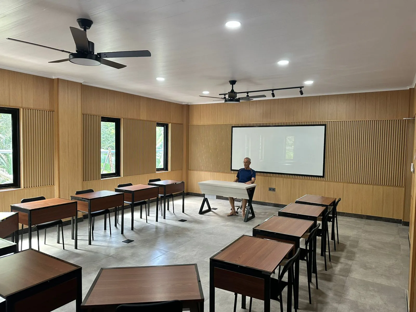 Blue Ocean School in Sawinggrai, Raja Ampat, Indonesia, project image 3